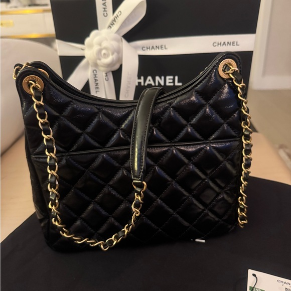 Chanel  Hobo Handbag AS4322 - Picture 4 of 11